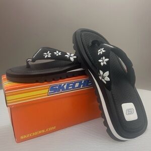 Y2K Heatwaves TROPICS Sketchers Flip Flop Sandals Size 7 Black/White W/ Flowers